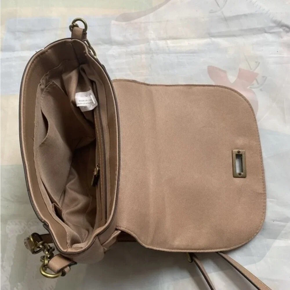 Merona Womens Nude Tan Beige Crossbody Saddle Bag Purse Handbag Chain Vegan
